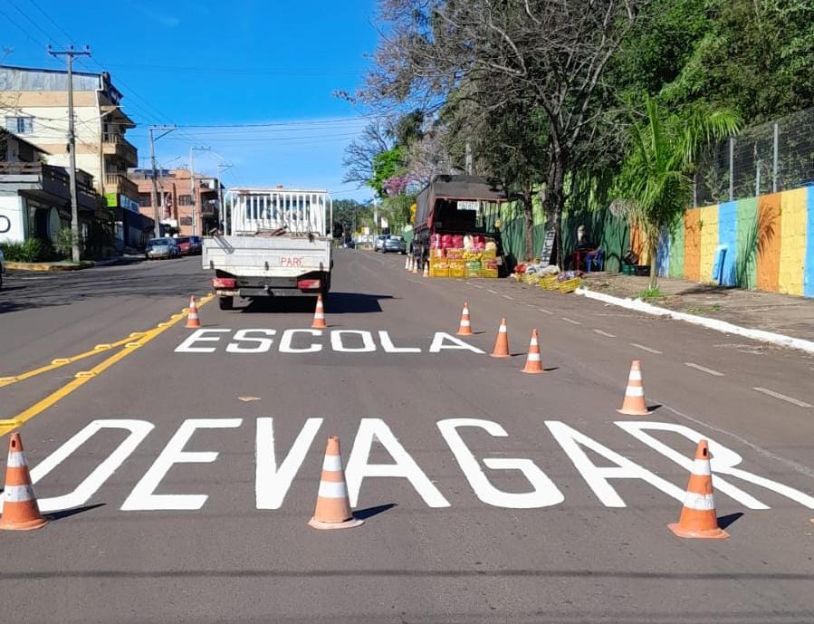 Avenida Getúlio Vargas recebendo nova sinalização